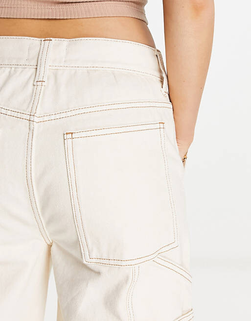 

Белые джинсы карго с контрастной строчкой ASOS DESIGN