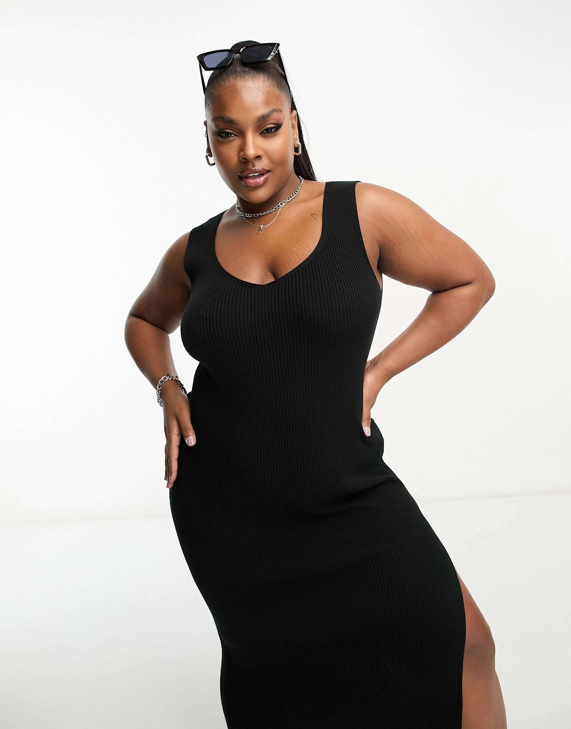

Черное трикотажное платье миди с v-образным вырезом ASOS DESIGN Curve, Черный