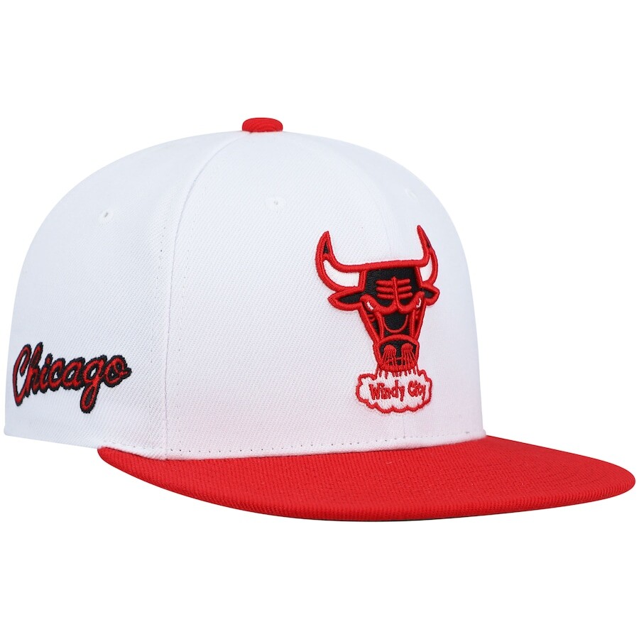 

Бейсболка Mitchell & Ness Chicago Bulls, белый
