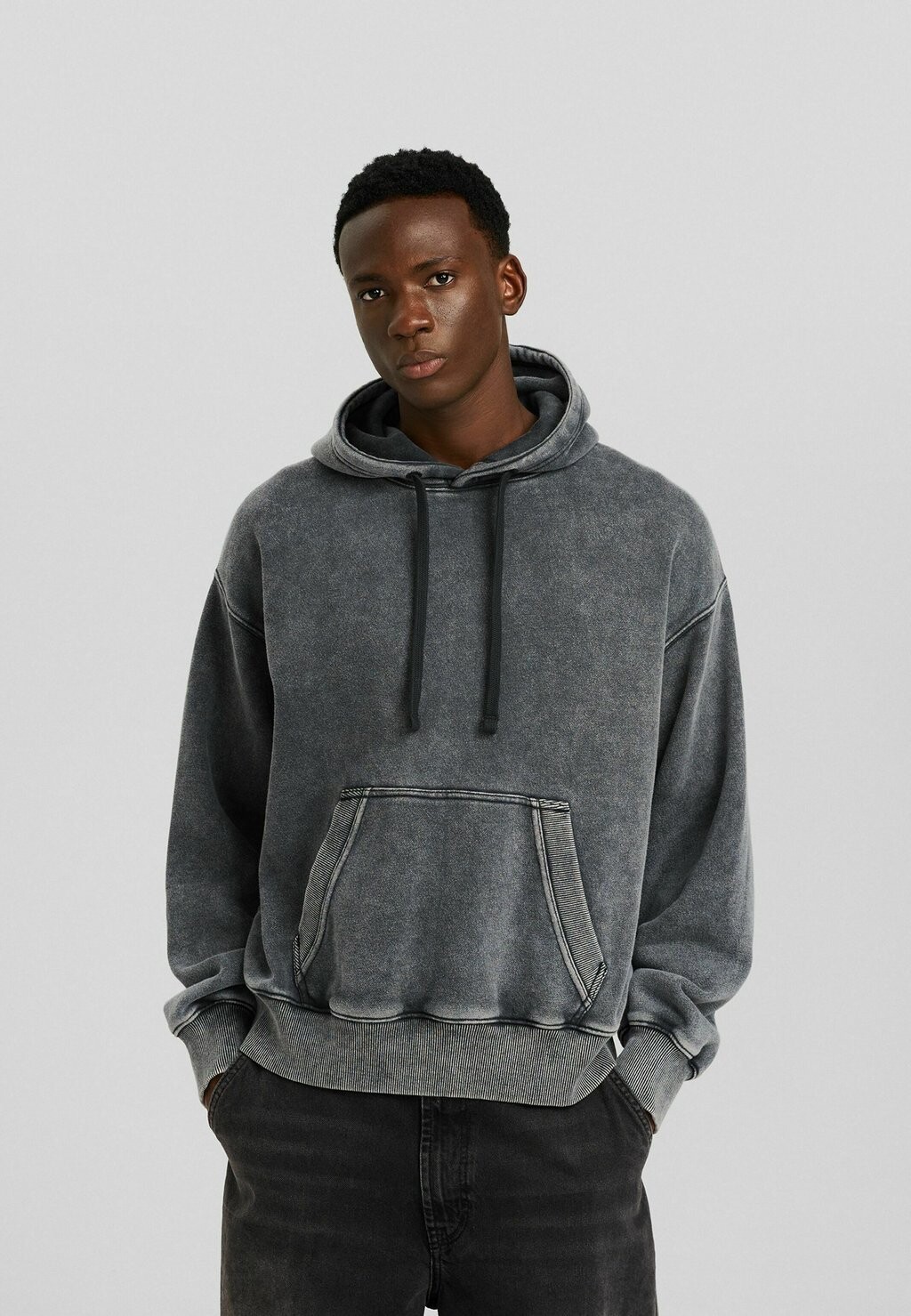 

Толстовка Faded-Effect Boxy Fit Bershka, черный