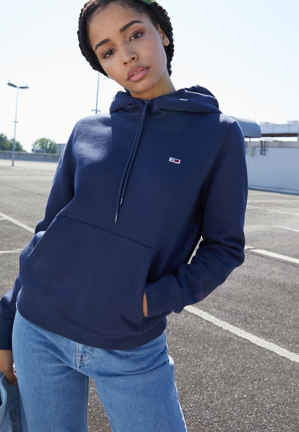 

Худи Tommy Jeans, синий