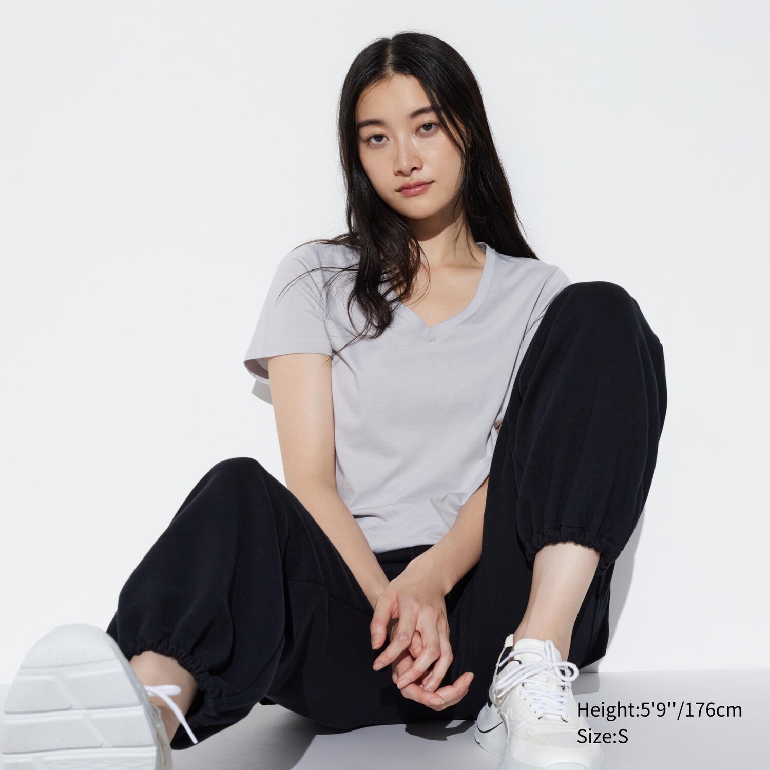 

Футболка Uniqlo Supima с V-образным вырезом, светло - серый