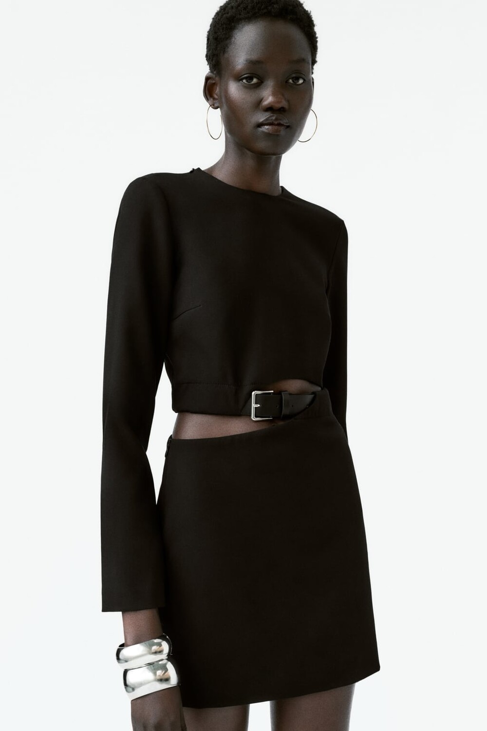 

Платье с вырезом и поясом ZARA, черный