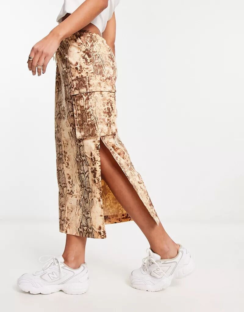 

Бежевая юбка миди карго со змеиным принтом ASOS