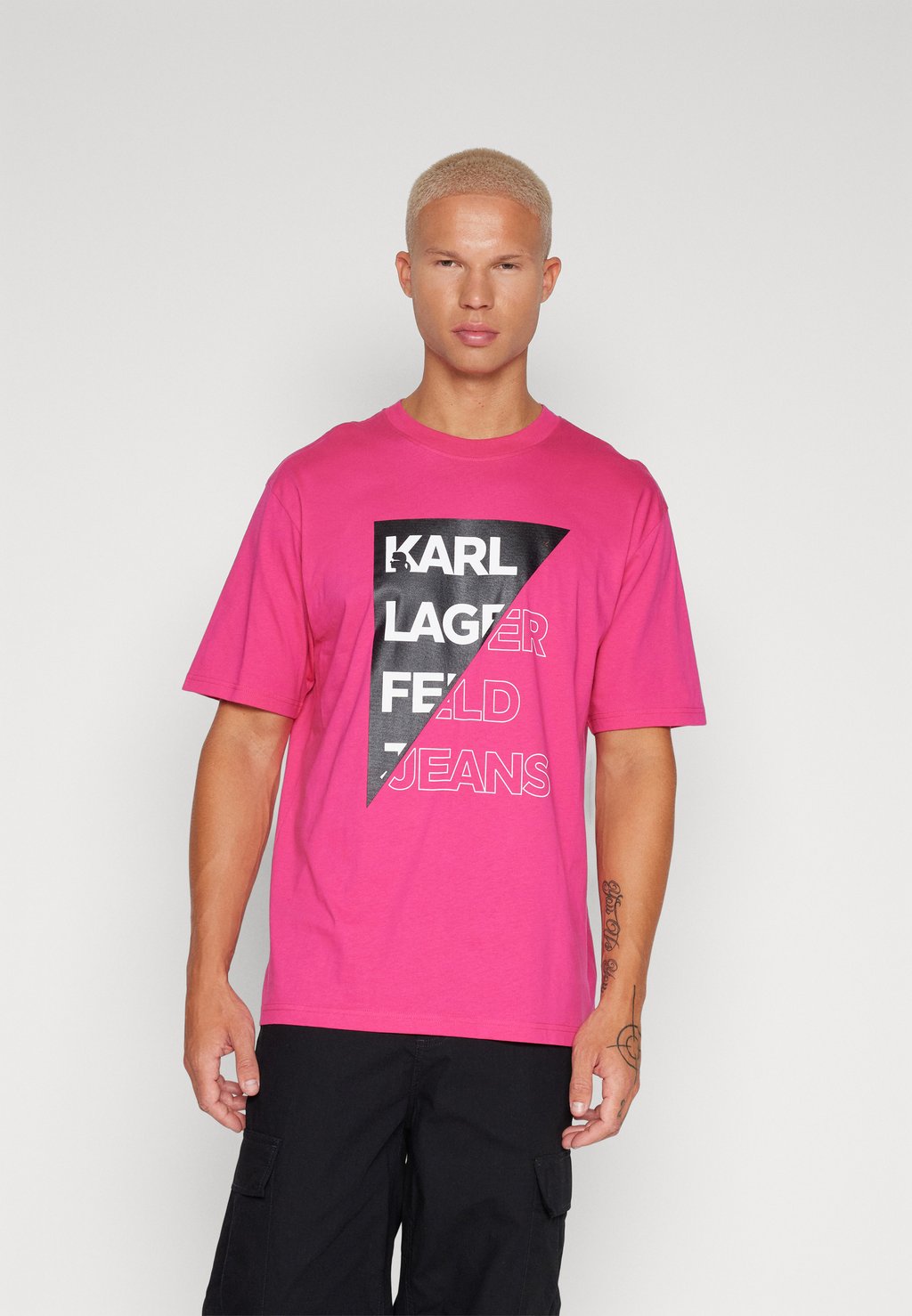 

Футболка с принтом ФУТБОЛКА RELAXED CUT LOGO UNISEX Karl Lagerfeld, кабаре