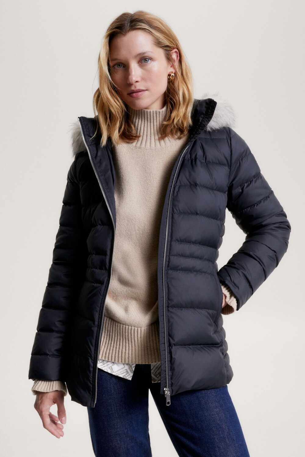 

Черный пуховик Tyra Tommy Hilfiger, черный
