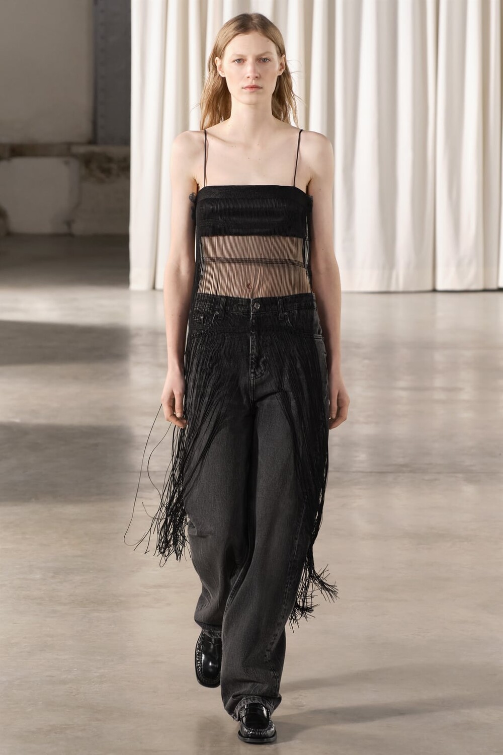 

Широкие джинсы с завышенной талией ZARA, черный