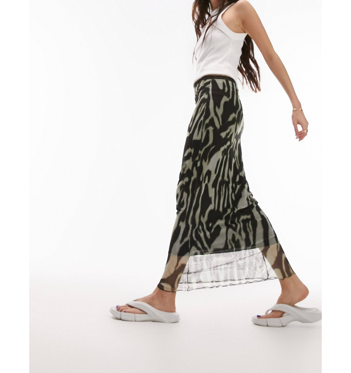 

Разноцветная юбка миди с кружевной отделкой и отделкой граффити Topshop
