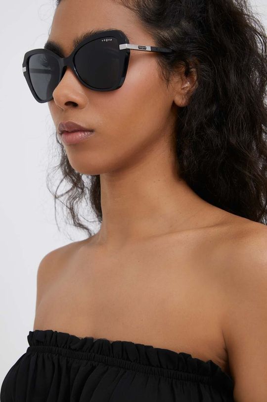 солнцезащитные очки vogue x хейли бибер vogue темно синий Солнцезащитные очки VOGUE Vogue, черный