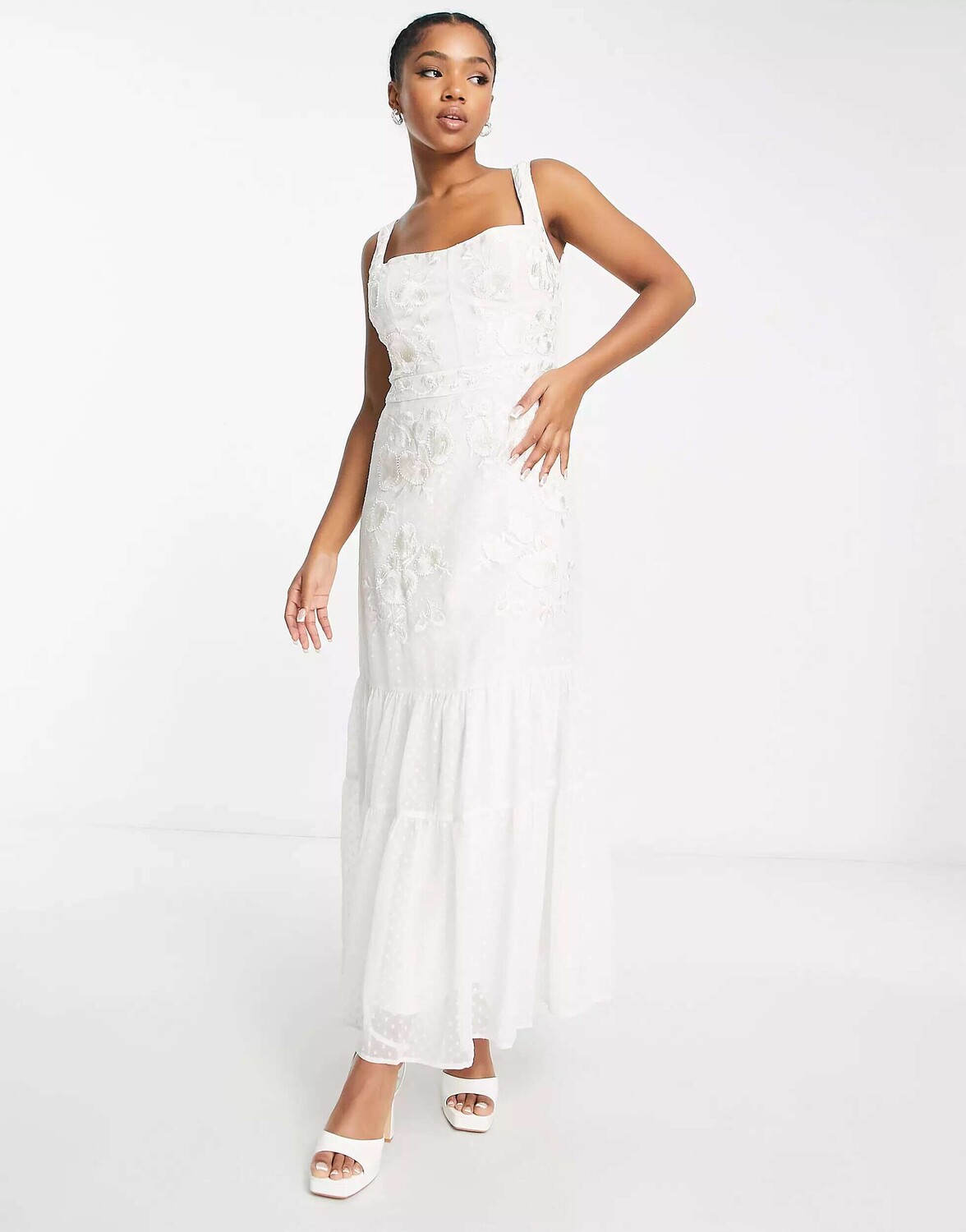 

Платье макси цвета слоновой кости с вышивкой Hope & Ivy Bridal