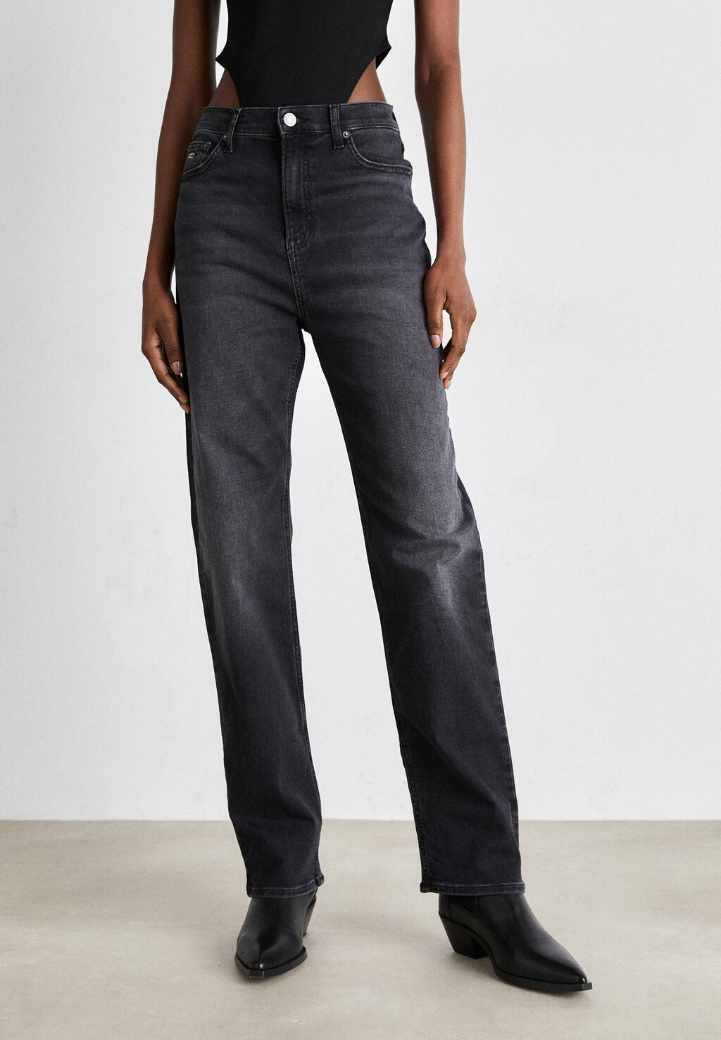 

Джинсы-сигареты JULIE Tommy Jeans, черный деним