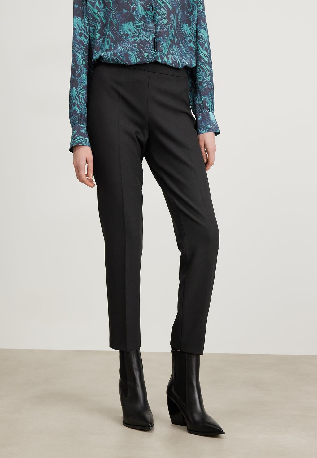 

Брюки BOSS TILUNA SIDEZIP, черный