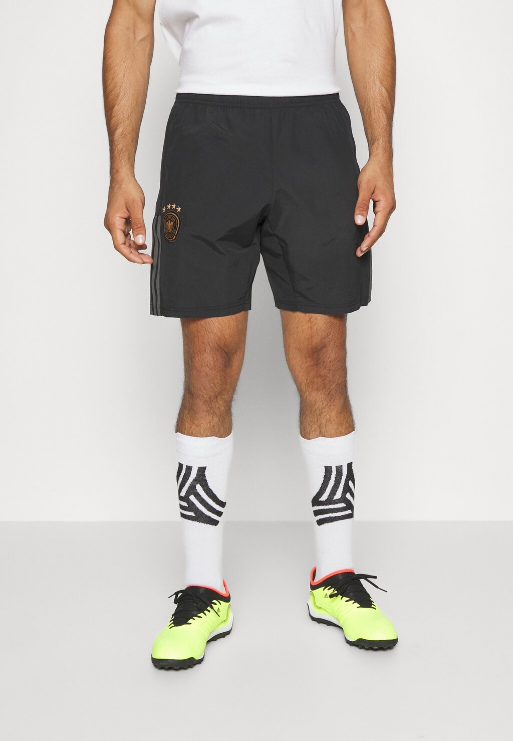 

Спортивные шорты Adidas