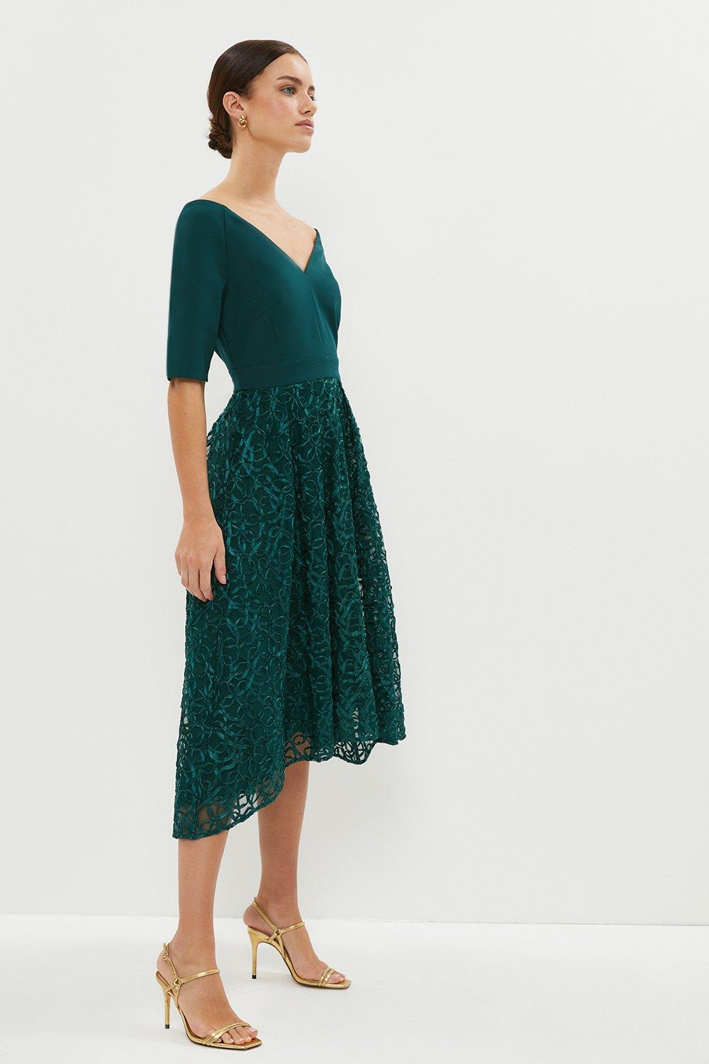 Платье миди Petite с V-образным вырезом и вышивкой Coast, зеленый