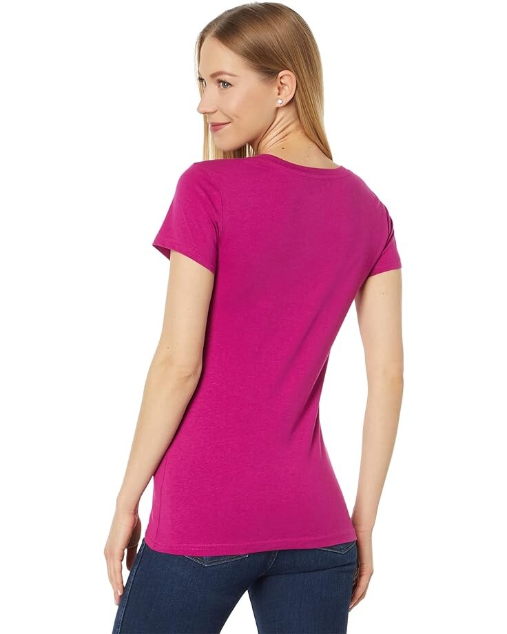 

Футболка U.S. POLO ASSN. Triple USPA V-Neck Graphic Tee, цвет Hillsdale Fuchsia