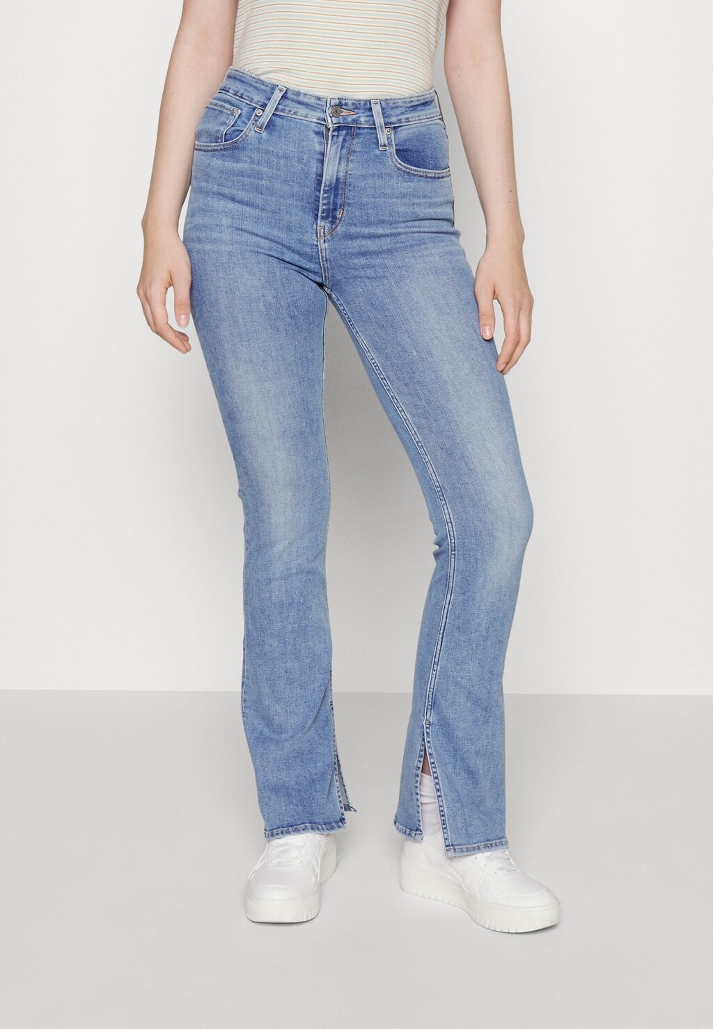 

Расклешенные джинсы Levi's