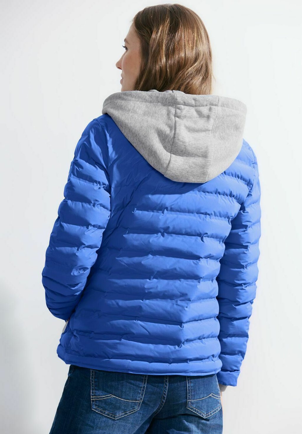 цена Зимняя куртка Cecil, цвет blau