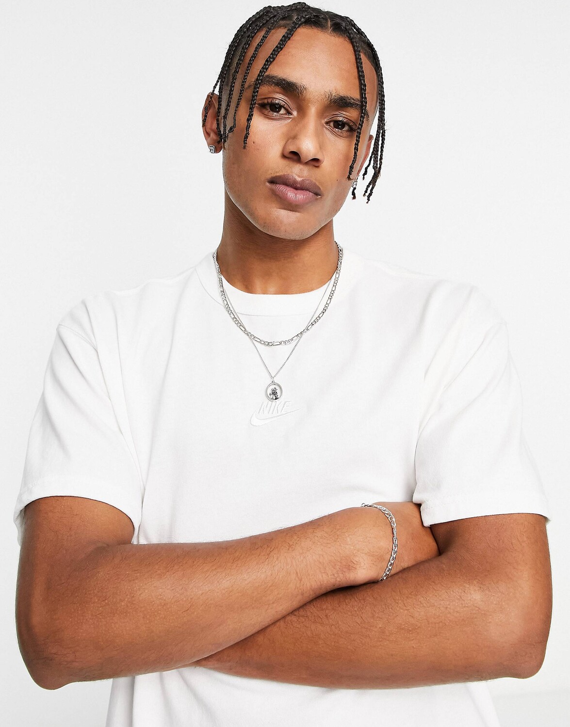 

Белая плотная футболка оверсайз Nike Premium Essentials