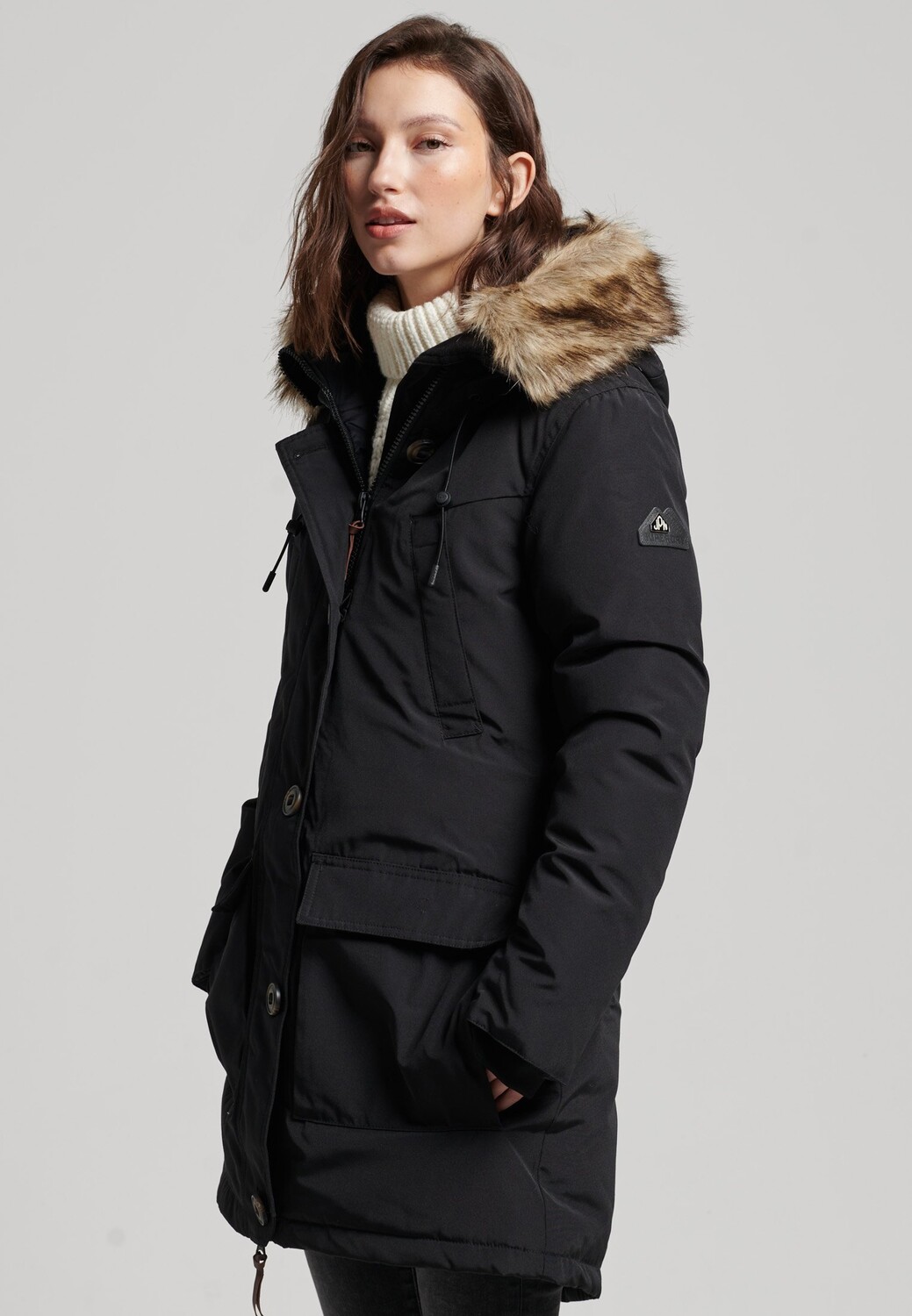

Пуховик Superdry, черный