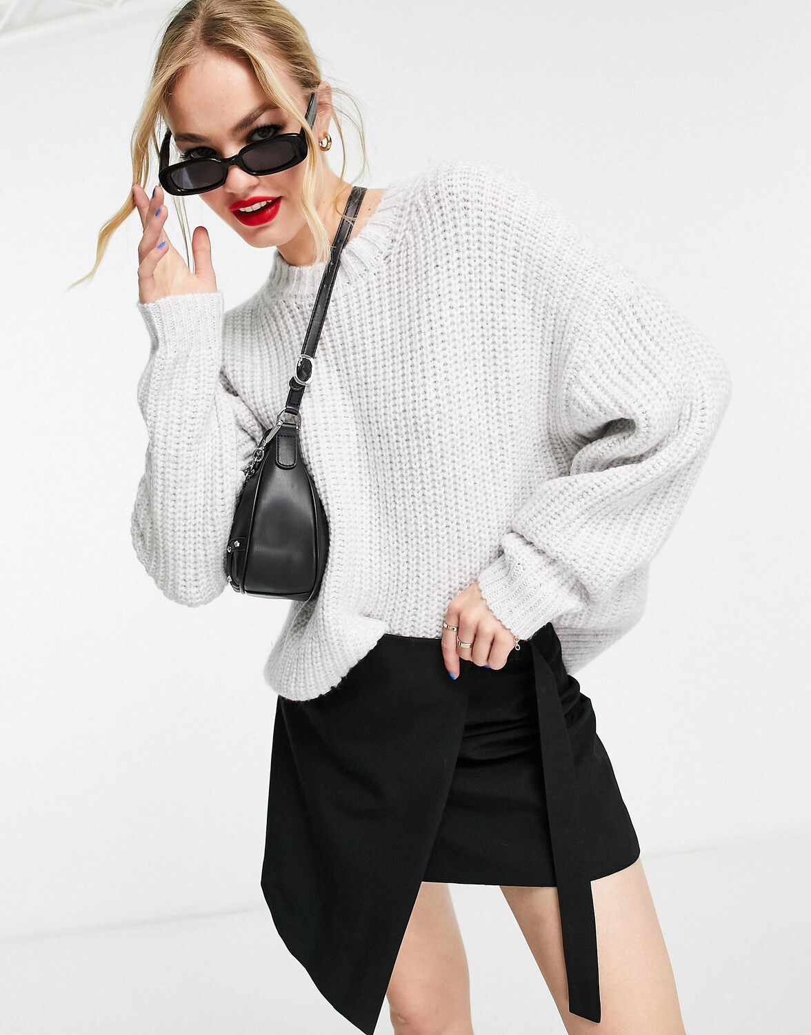 

Светло-серый джемпер в рубчик с круглым вырезом ASOS DESIGN