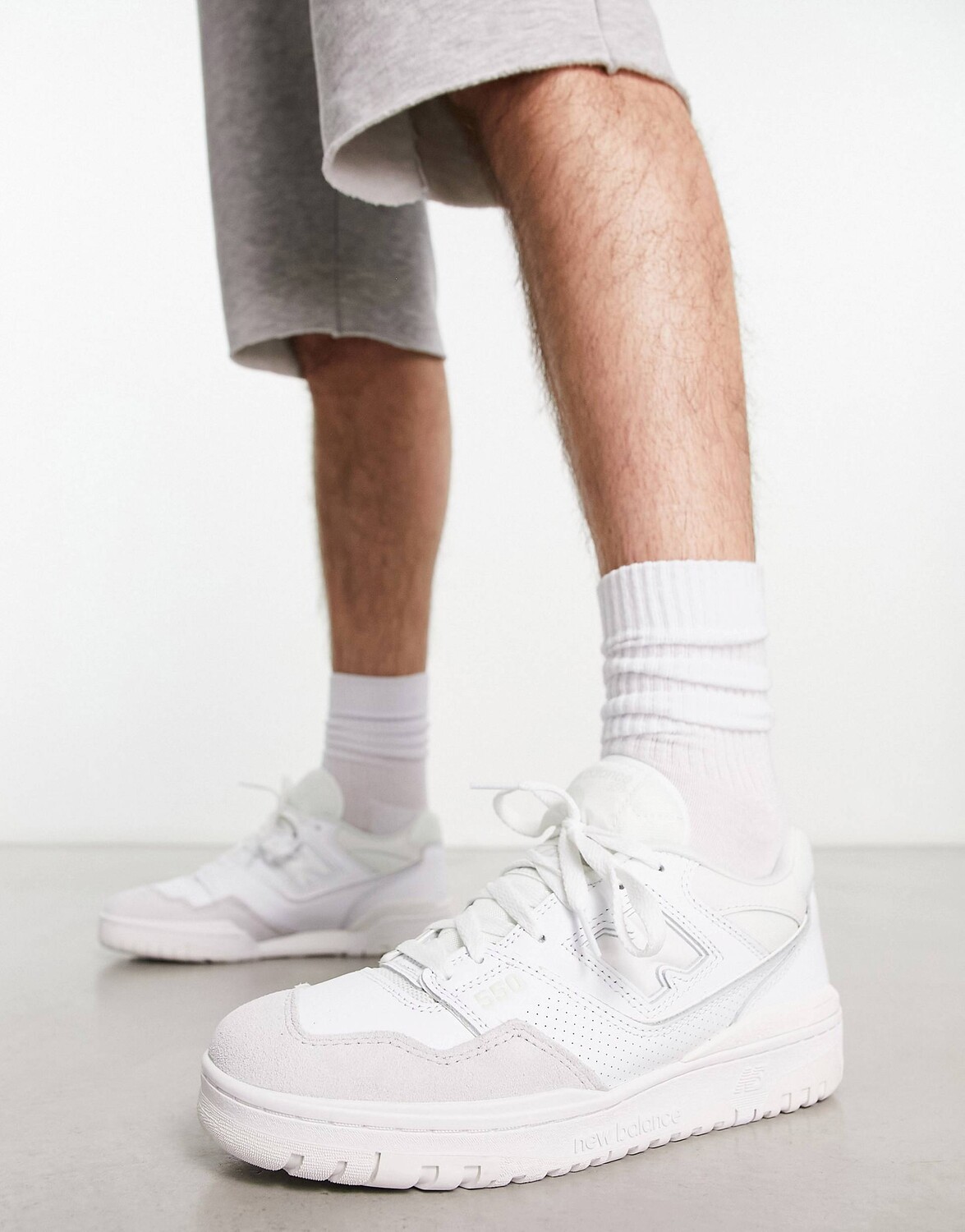 

Бело-серые кроссовки New Balance 550, Серый