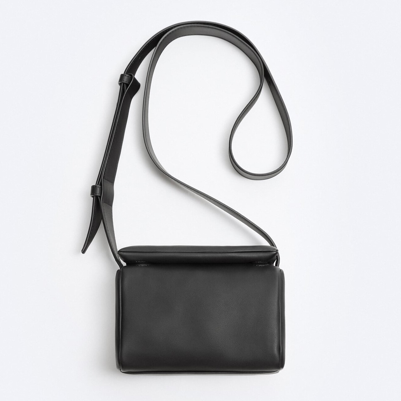 

Мужская сумка Zara Mini Crossbody With Flap, черный