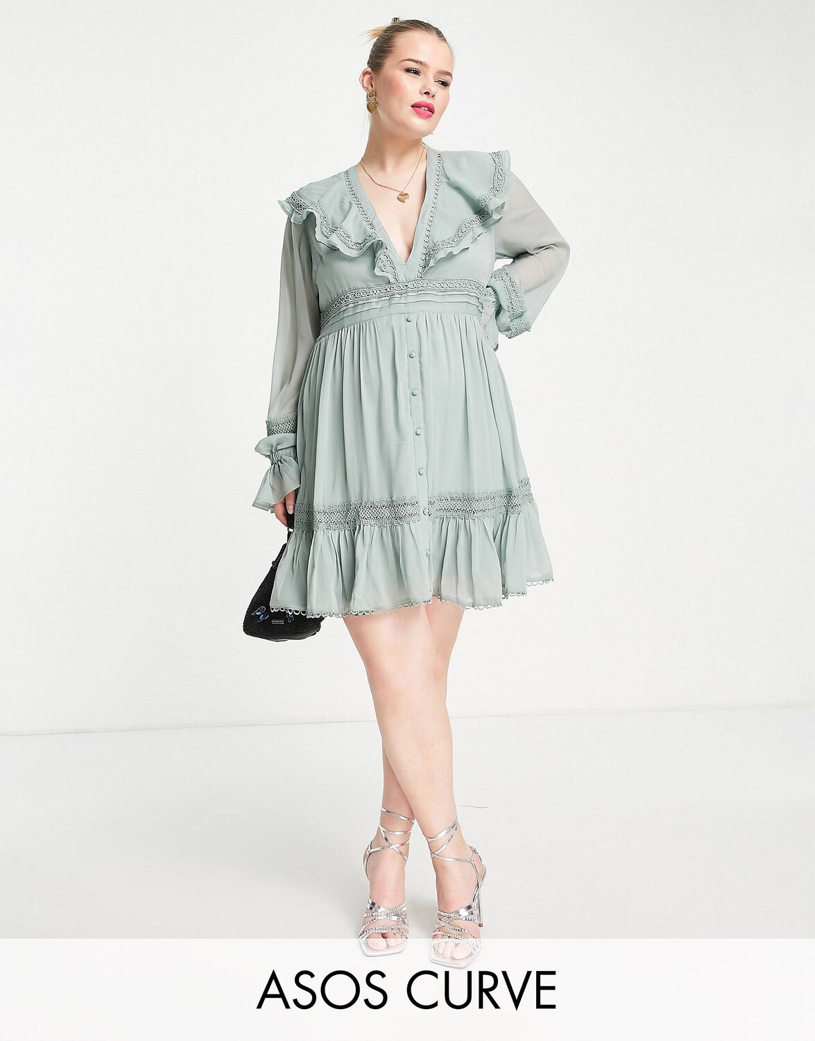 

Мини-платье с кружевной вставкой ASOS DESIGN Curve и рюшами на пуговицах