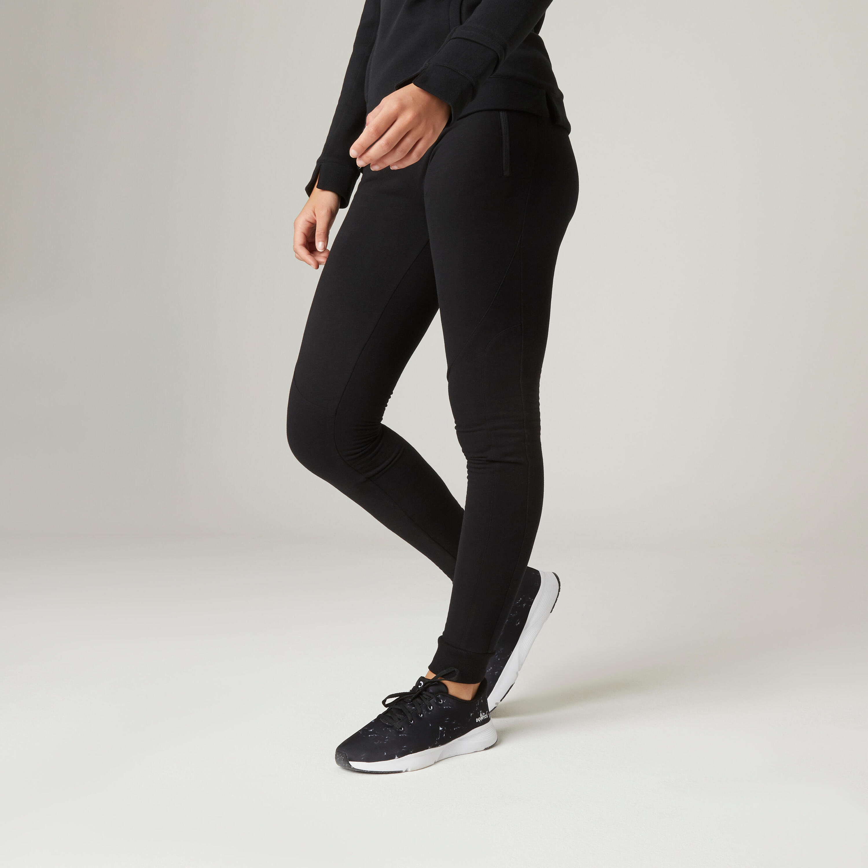 Спортивные штаны Fitness Slim - 520 женские черные DOMYOS, черный штаны domyos спортивные стильные 36 размер