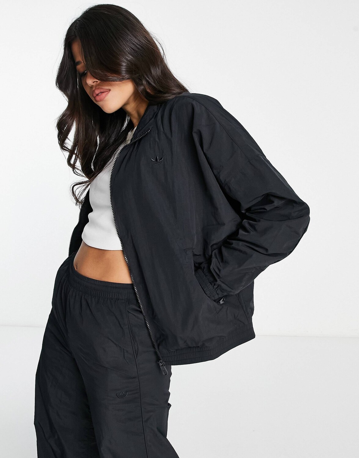 

Черная спортивная футболка премиум-класса на молнии adidas Originals Essentials