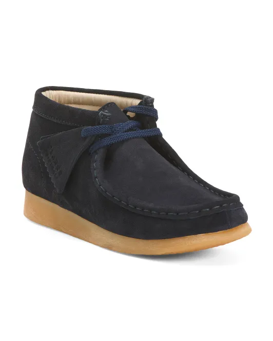 

Широкие замшевые ботинки Wallabee (Little Kid, Big Kid) Clarks, темно-синий Suede