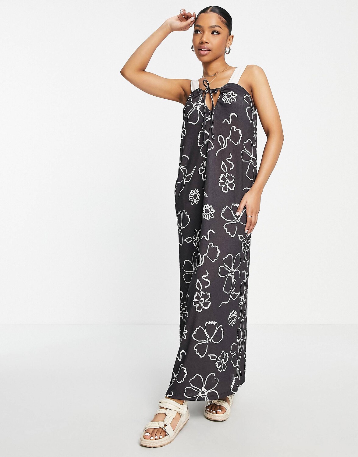 

Черное платье макси с широкими бретелями ASOS DESIGN