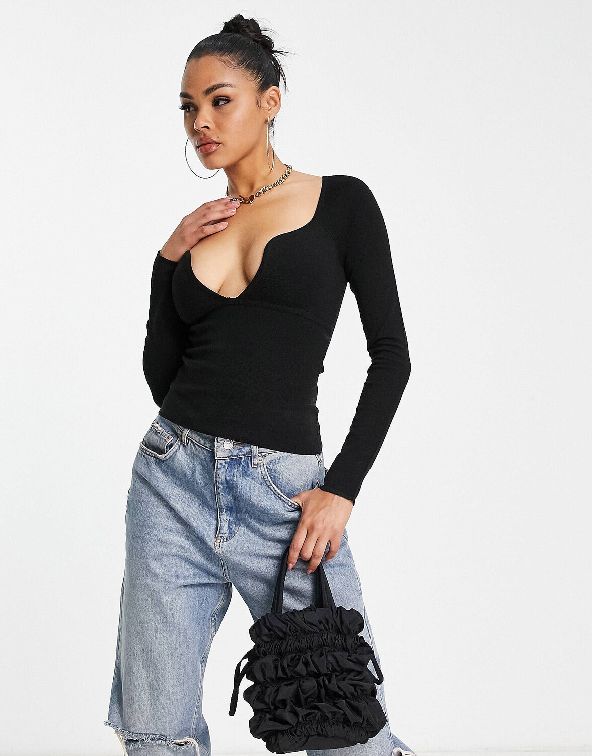 

Черный джемпер с глубоким вырезом в форме сердца ASOS DESIGN