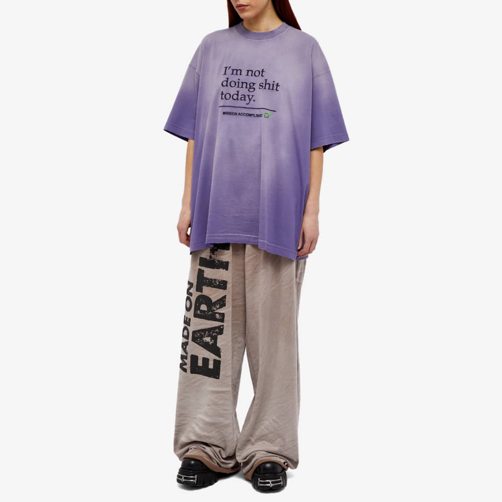 Футболка VETEMENTS Not Doing Shit Today Tee – заказать из-за рубежа в  «CDEK.Shopping»