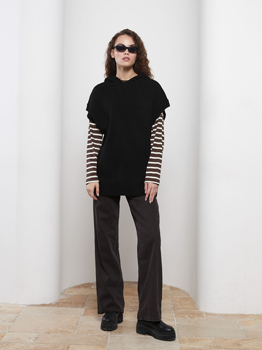 

Однотонный женский трикотажный свитер с капюшоном LCW Modest