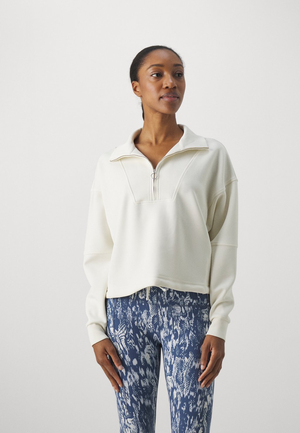 

Толстовка FUNNEL NECK HALF ZIP Sweaty Betty, цвет studio white