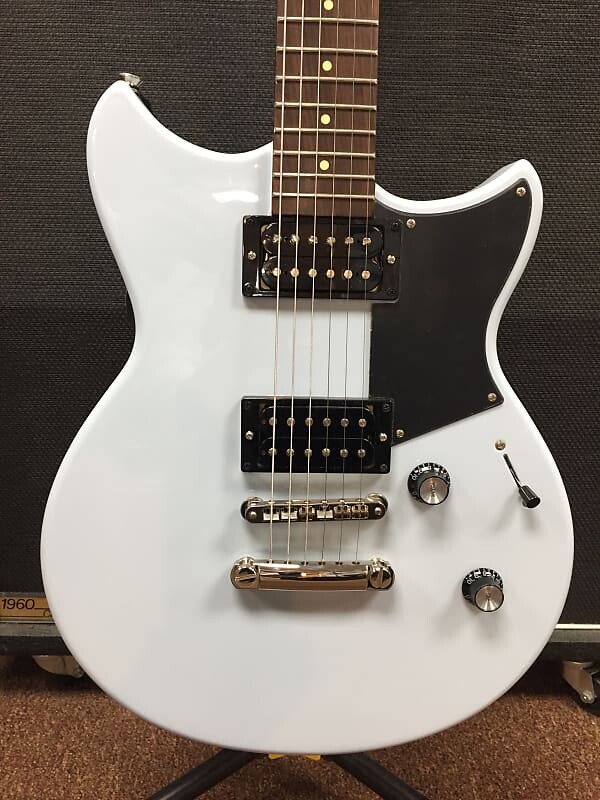 

Гитара Ямаха RS320. Ice Blue с сумкой для концерта Yamaha