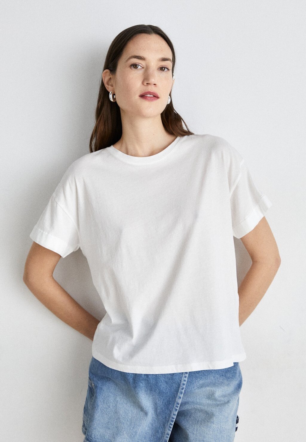 

Базовая футболка BRIAR TEE AllSaints, белый