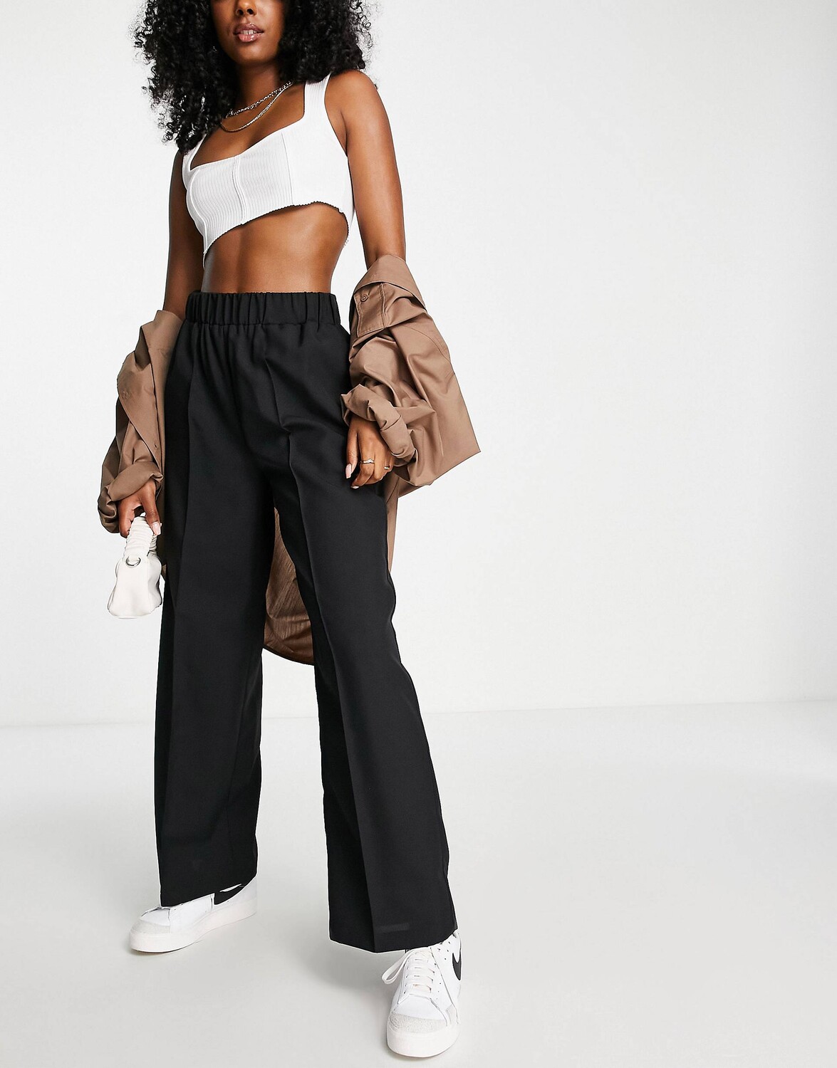 

Черные брюки строгого кроя с эластичным поясом ASOS DESIGN, Черный