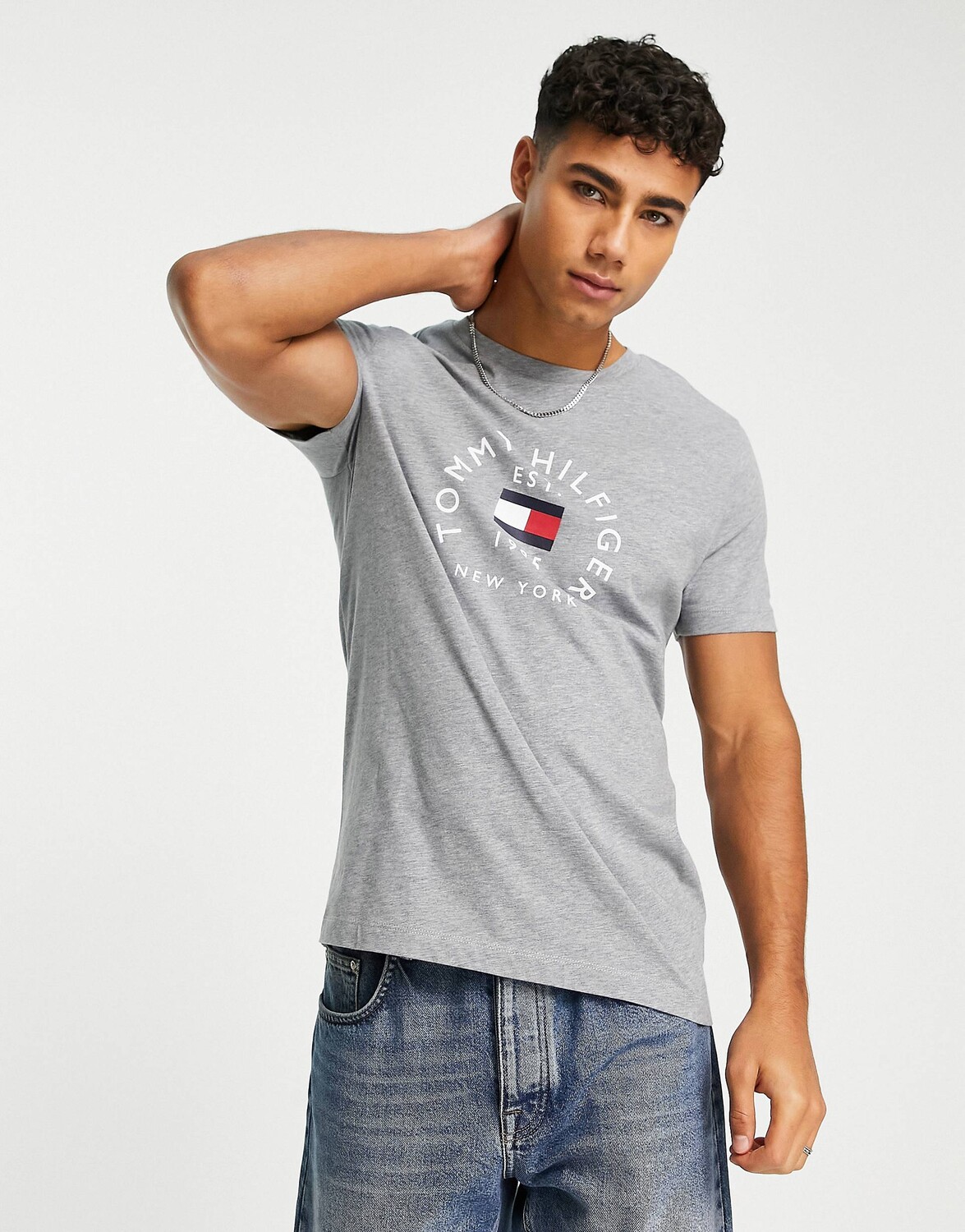 

Темно-серая хлопковая футболка с логотипом Tommy Hilfiger