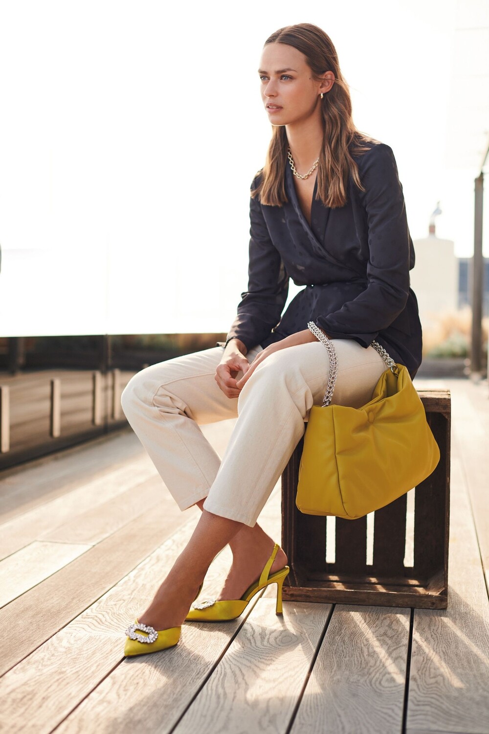 

Туфли Forever Comfort с пяткой на пятке заостренным носком и украшением Next, желтый