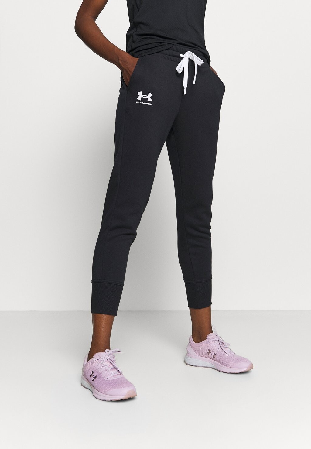 

Спортивные брюки Under Armour, черный
