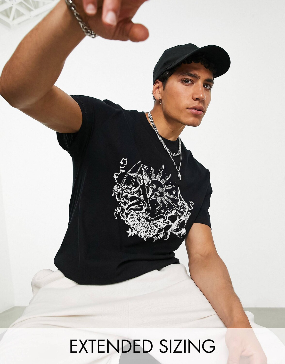 

Черная непринужденная футболка с небесным принтом спереди ASOS DESIGN