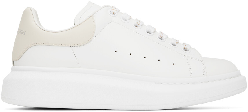 

Белые массивные кеды Alexander McQueen