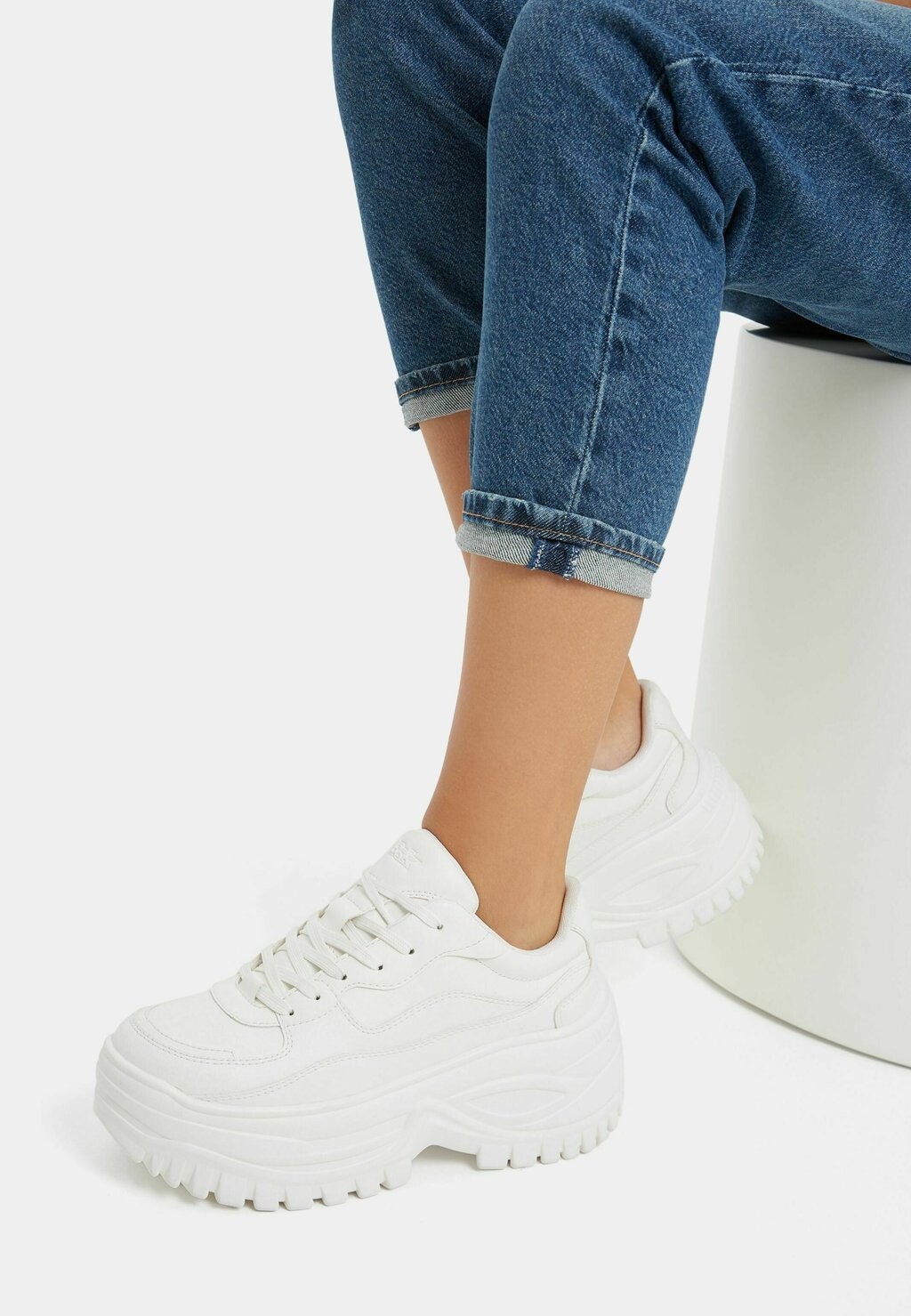 

Низкие кроссовки Chunky Bershka, белый