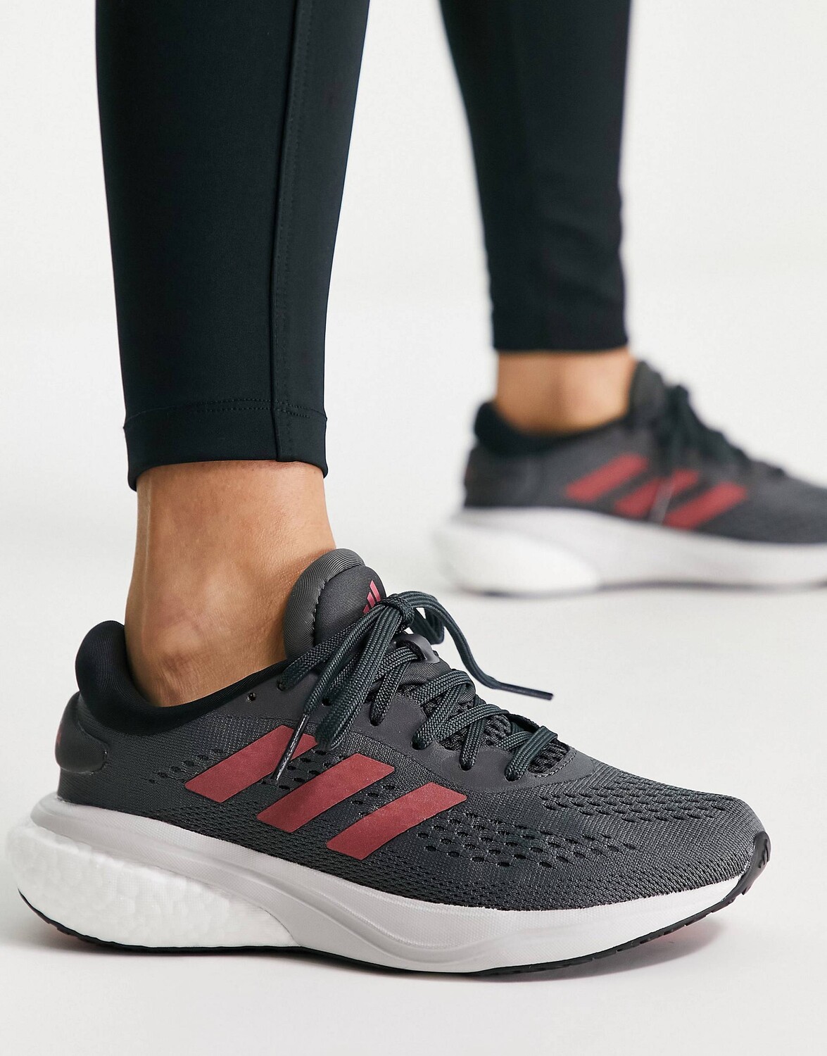 

Серые кроссовки adidas Running Supernova 2