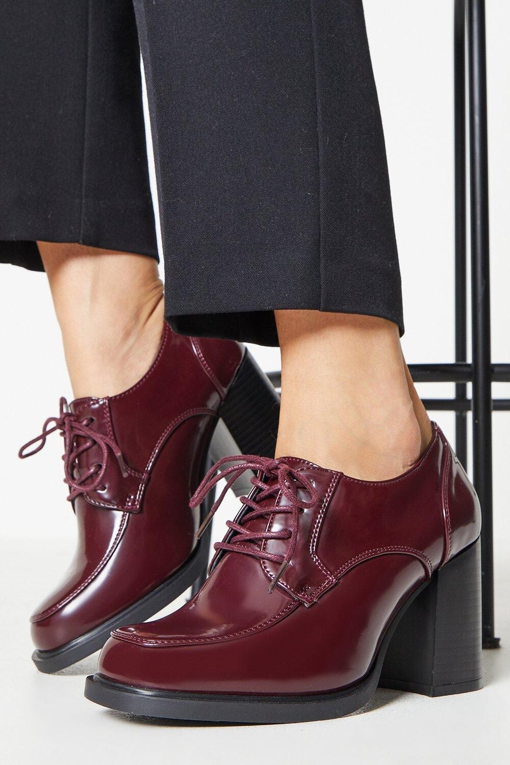 

Принципы: туфли Lara на высоком блочном каблуке со шнуровкой спереди Dorothy Perkins, красный