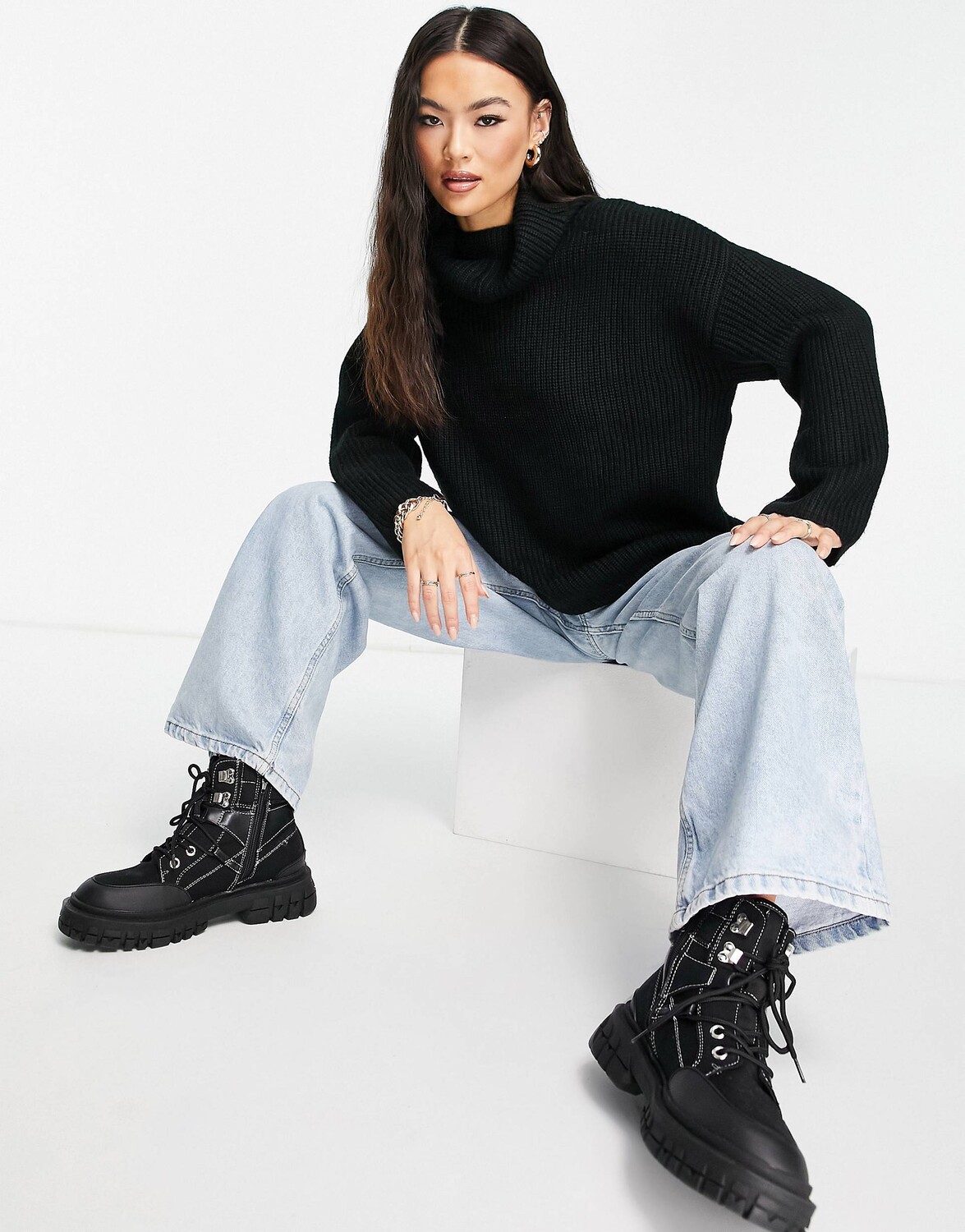 

Черный джемпер в рубчик с высоким воротником ASOS DESIGN