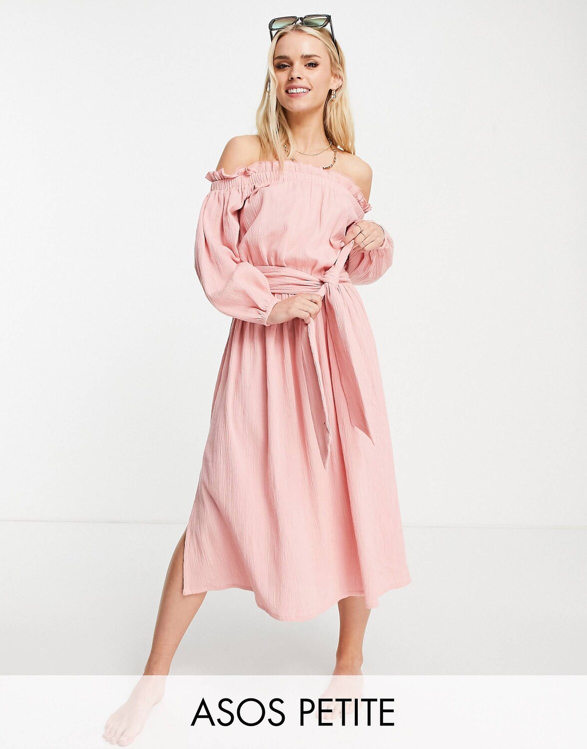 

Синее мятое пляжное платье макси с открытыми плечами ASOS DESIGN Petite, Синий