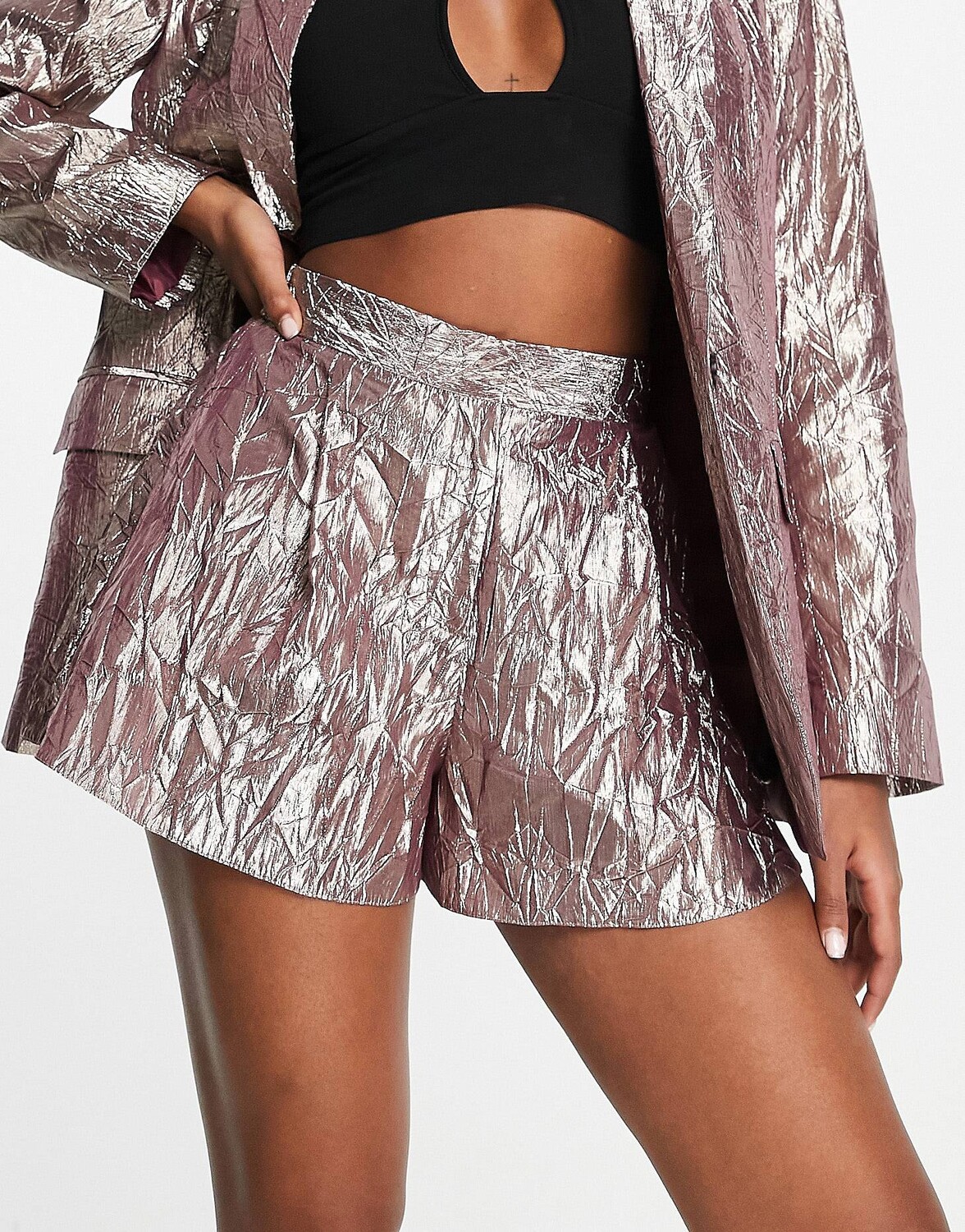 

Серебристый короткий костюм с эффектом металлик ASOS DESIGN