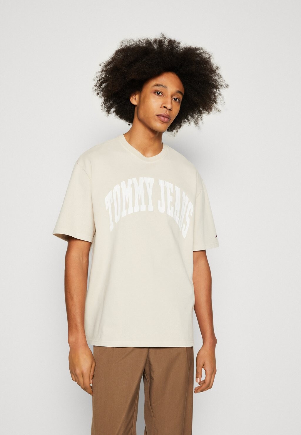 

Футболка с принтом Tommy Jeans, бежевый
